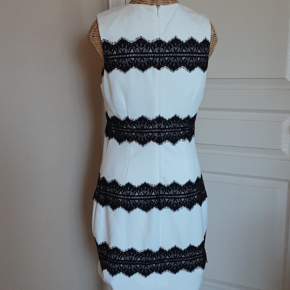 Belle Badgley Mischka Lace Dress - Picture 4 of 5